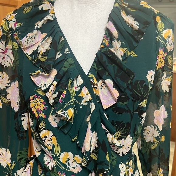 Wayf floral dress green true wrap with yellow pink white flowers ruffle Vneck M - Picture 3 of 13